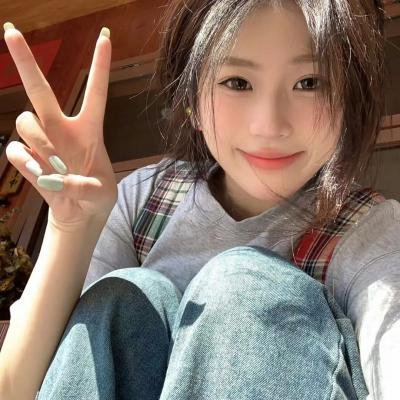 她行走于黑暗中海报