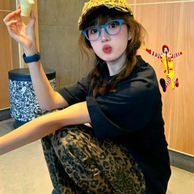 夏威夷冲浪女孩海报